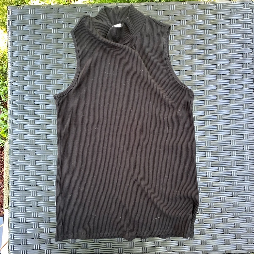 Athleta size M turtleneck top stretch, never worn